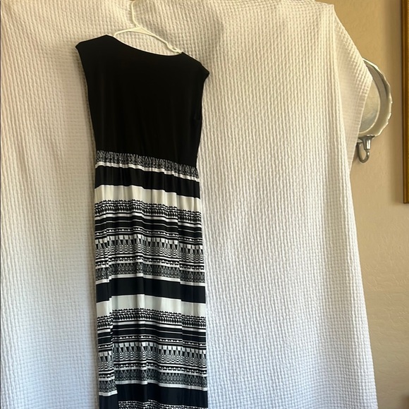 AB Studio Black and White Maxi Dress - Picture 9 of 9